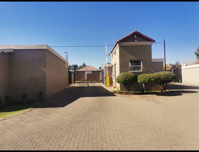 2 BEDROOM APARTMENT FOR SALE IN CLOVERDENE